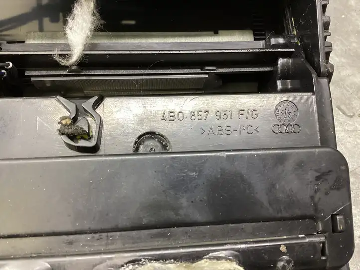 Audi A6 S6 C5 4B (2001 - 2004) 4B0858005C Прочие детали салона — фото 3