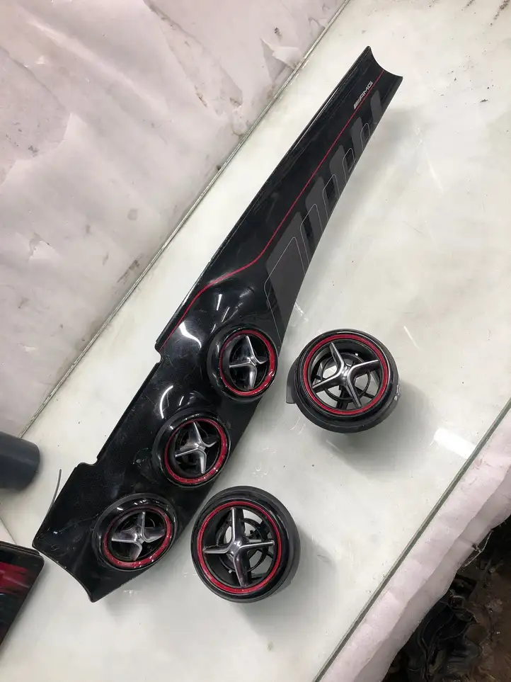 Mercedes-Benz CLA C117,X117,W117 (2013 - 2019) A11768089 Центральный воздушный дефлектор — фото 1
