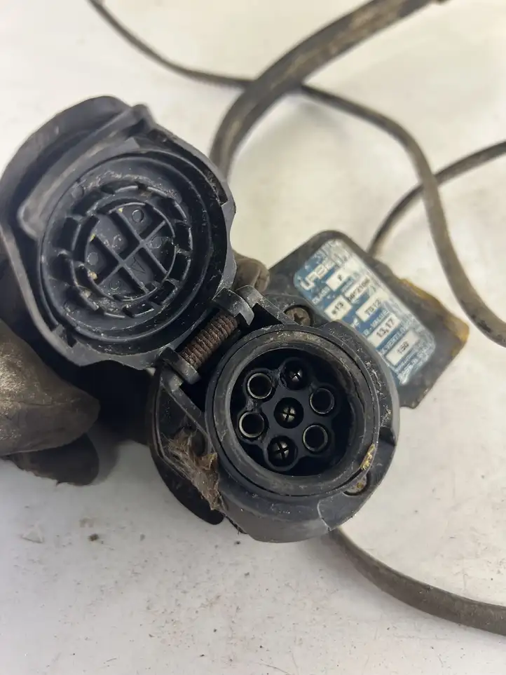 Toyota Hilux (AN10, AN20, AN30) (2004 - 2008) Розетка прицепа — фото 2