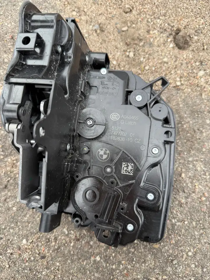 BMW 5 G30 G31 (2016 - )  7477702 Замок передней двери