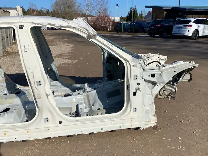Maserati Levante (2017 - ) Кузов — фото 4