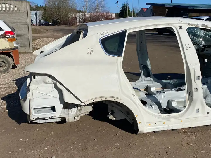 Maserati Levante (2017 - ) Кузов — фото 15