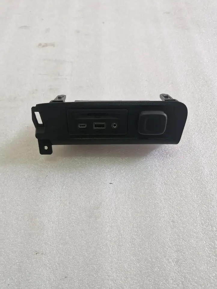 Buick Encore II (2019 - ) 13529861 USB модуль — фото 4