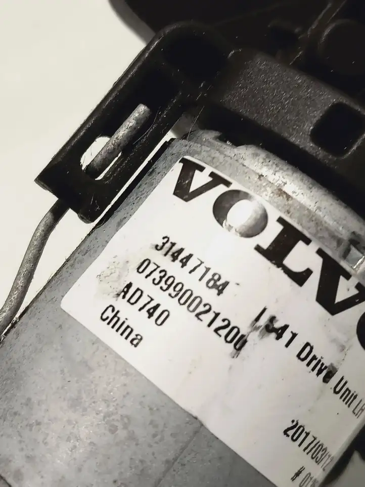 Volvo S90, V90 (2016 - 2020) 31447184 Механизм шторки багажника — фото 4