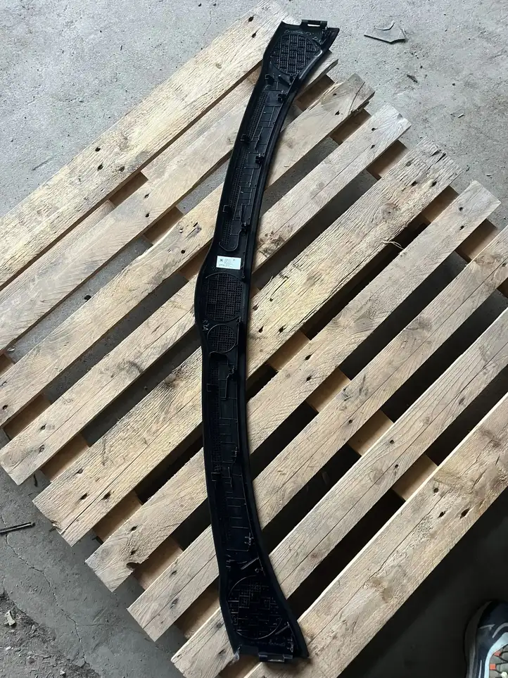Tesla Model 3 (2017 - 2023) 10833908Q Накладка центрального динамика — фото 3