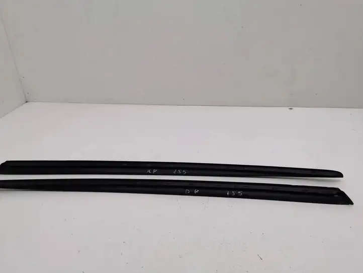 Audi A3/S3 8Y (2020 - ) 8Y0854328 Накладка стоек лобового стекла — фото 2