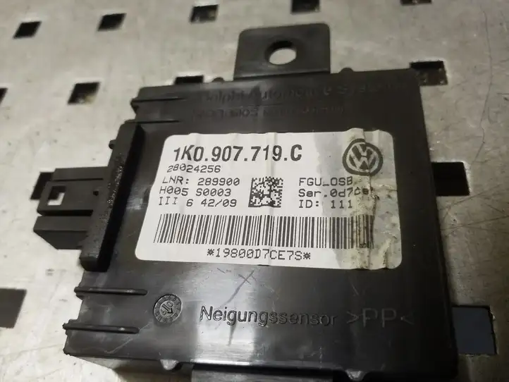 Audi A3/S3 8P (2008 - 2013) 1K0907719C Блок управления сигнализацией — фото 2