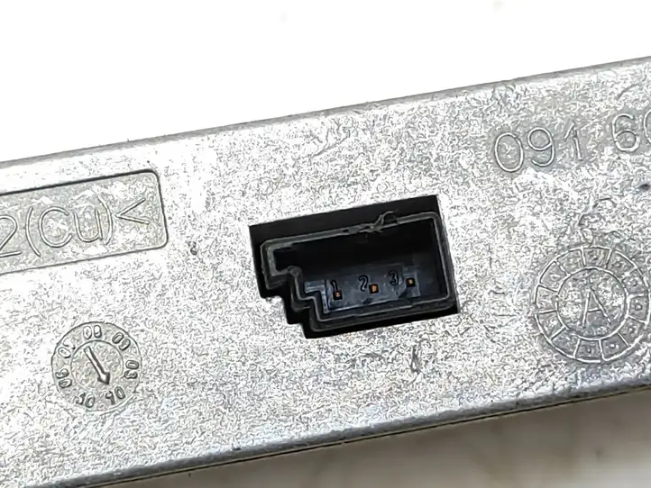 Audi A6 (2004 - 2008)  8E0035456B Усилитель антенны