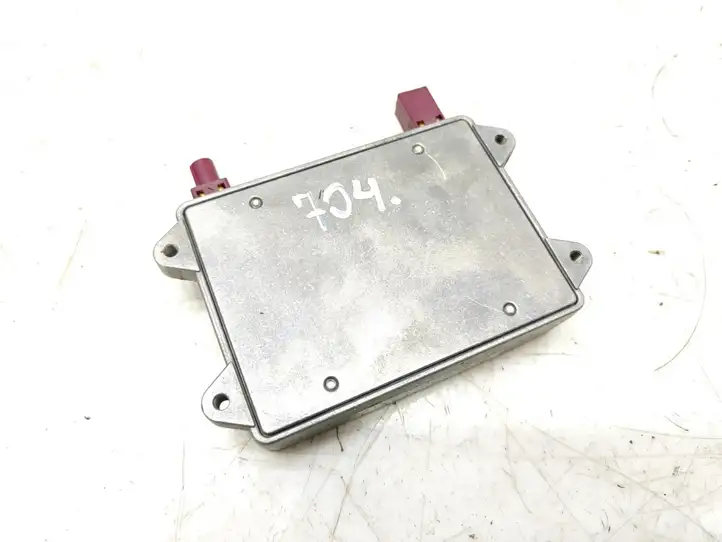 Audi A6 (2004 - 2008)  8E0035456B Усилитель антенны