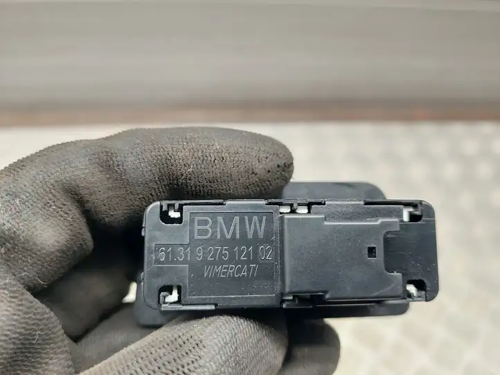 BMW X1 F48 F49 (2015 - 2022) 9275121 Кнопка закрытия крышки багажника — фото 2