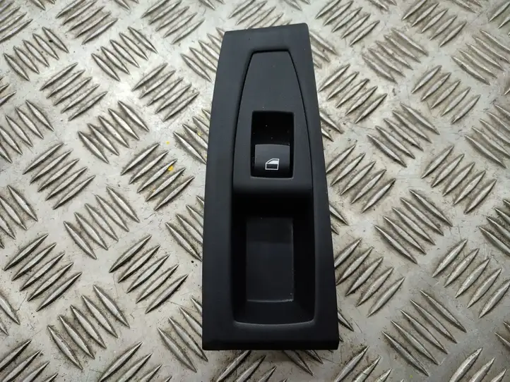 BMW 2 F46 (2015 - ) 920810702 Блок кнопок стеклоподъемников — фото 1