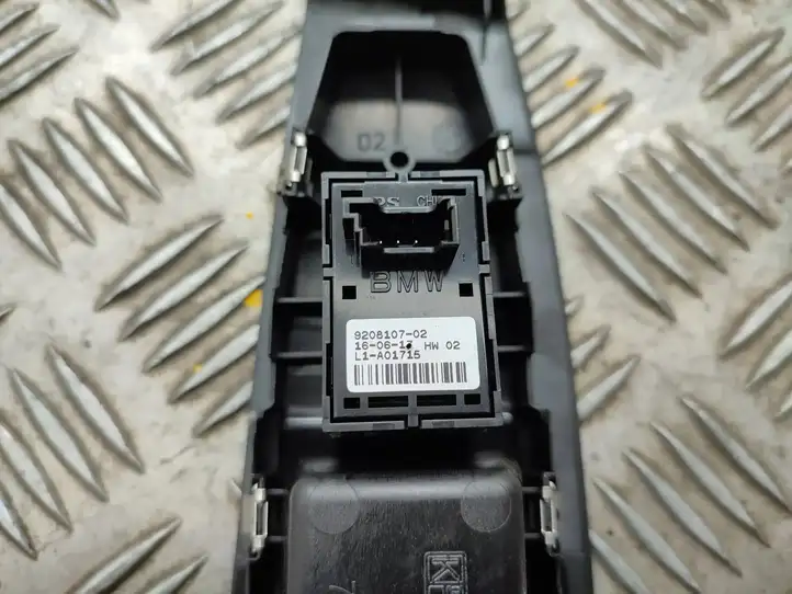 BMW 2 F46 (2015 - ) 920810702 Блок кнопок стеклоподъемников — фото 2