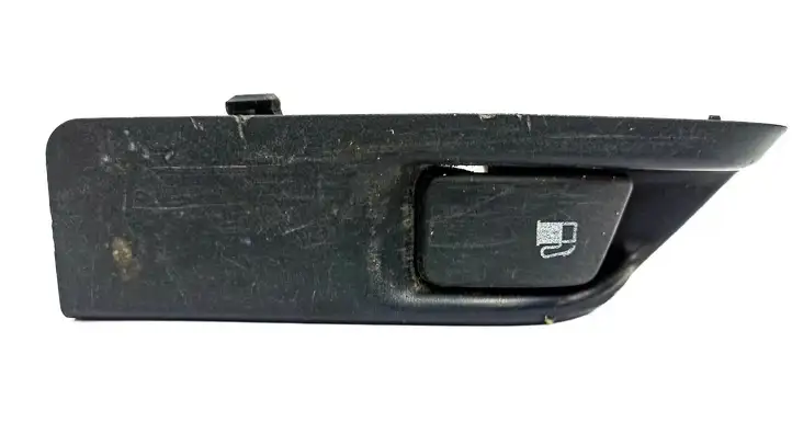 Toyota Prius (XW20) (2003 - 2009) Включатель открытия топливного бака — фото 1