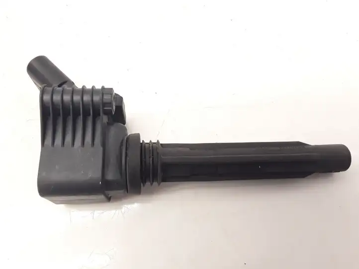 Audi Q3 (2014 - 2018)  06J905110D Реле высокого напряжения (катушка зажигания, бобина)