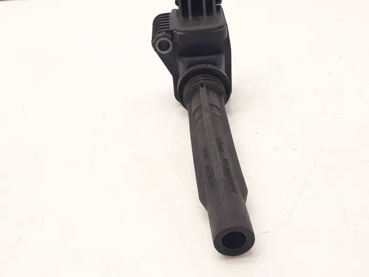 Audi Q3 (2014 - 2018)  06J905110D Реле высокого напряжения (катушка зажигания, бобина)