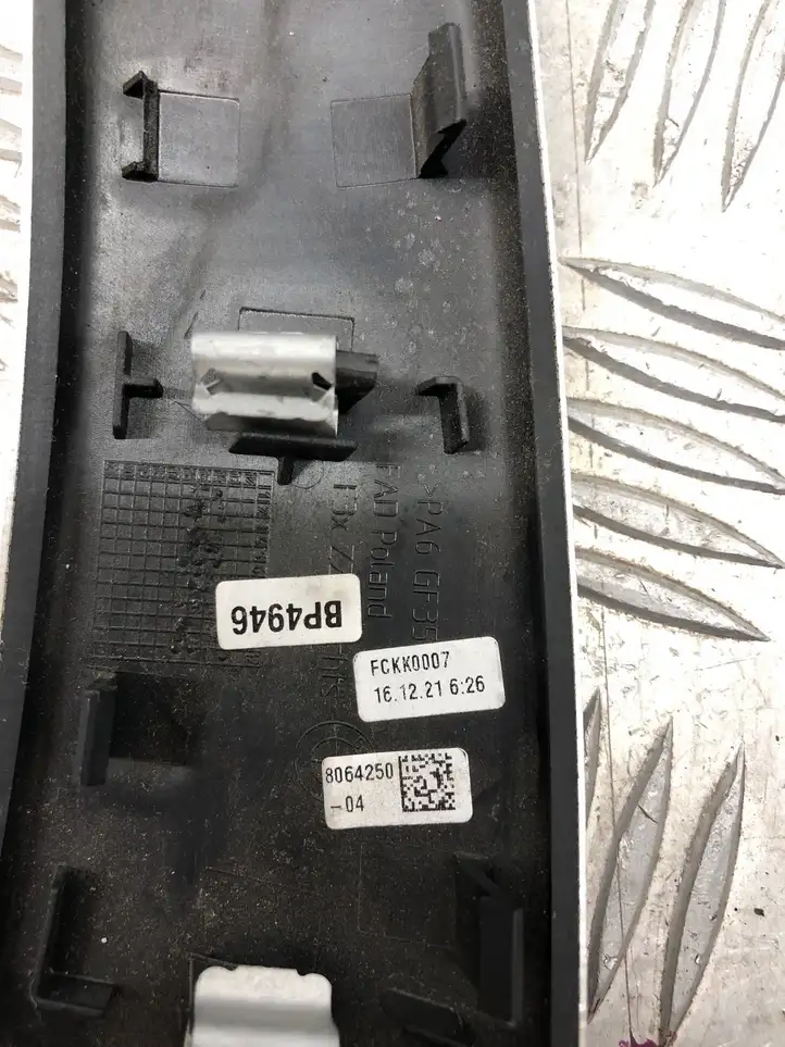 BMW 3 F30 F35 F31 (2012 - 2018) 8064250 Прочая отделка передней двери — фото 4