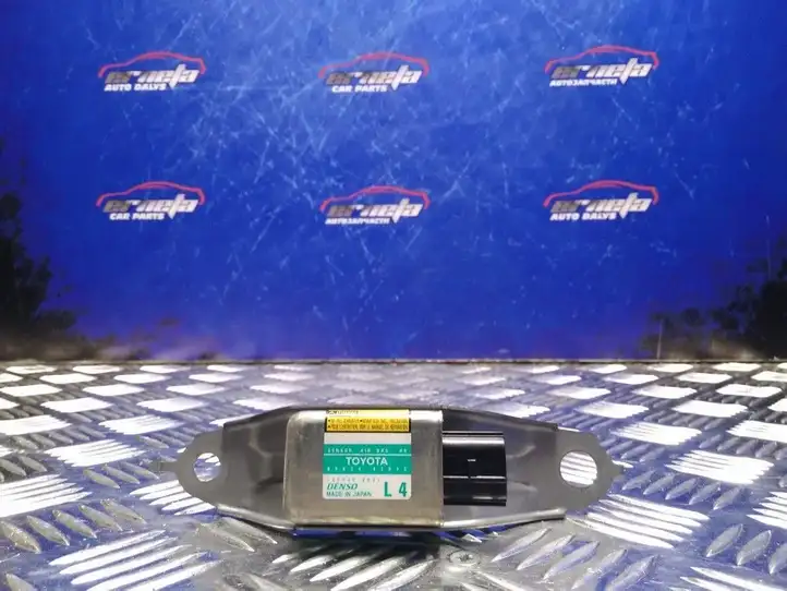 Toyota Prius (XW20) (2003 - 2009) 8983447020 Датчик удара SRS — фото 1