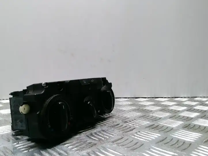 Volkswagen PASSAT B6 (2005 - 2010)   Блок управления кондиционера воздуха / климата/ печки (в салоне)