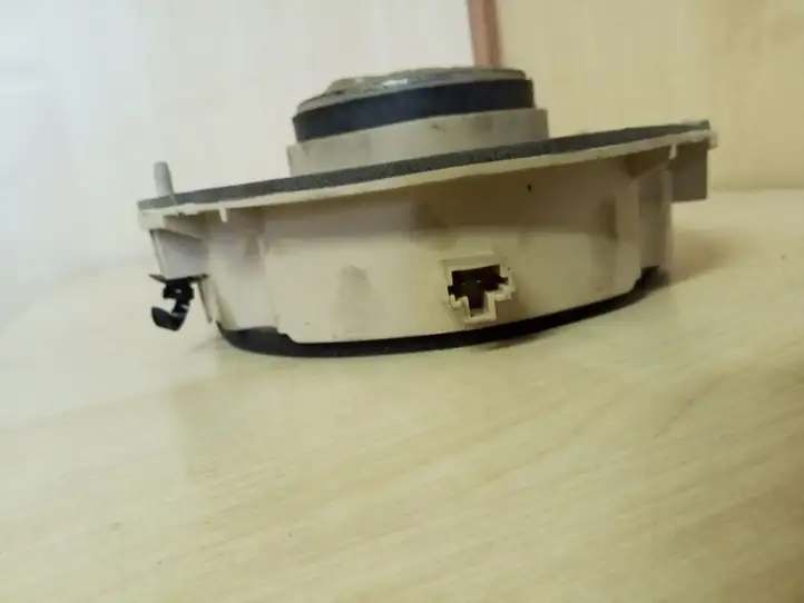 Kia Sportage (2010 - 2014)   Громкоговоритель (громкоговорители) в задних дверях