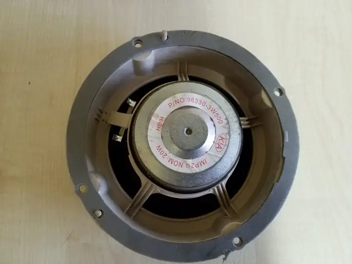 Kia Sportage (2010 - 2014)   Громкоговоритель (громкоговорители) в задних дверях