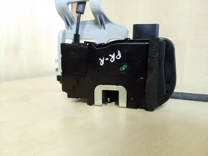 Kia Sportage (2010 - 2014) 813203U010 Замок передней двери — фото 1