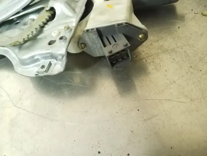 Toyota Avensis T250 (2003 - 2006) 6984005100 Стеклоподъемник задней двери — фото 4