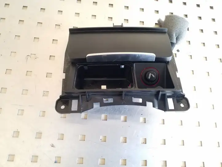 Audi A5 8T 8F (2007 - 2011) 8K0857951 Передняя пепельница — фото 2
