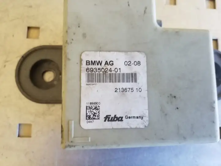 BMW 3 E90 E91 (2005 - 2012) 693502401 Усилитель антенны — фото 2