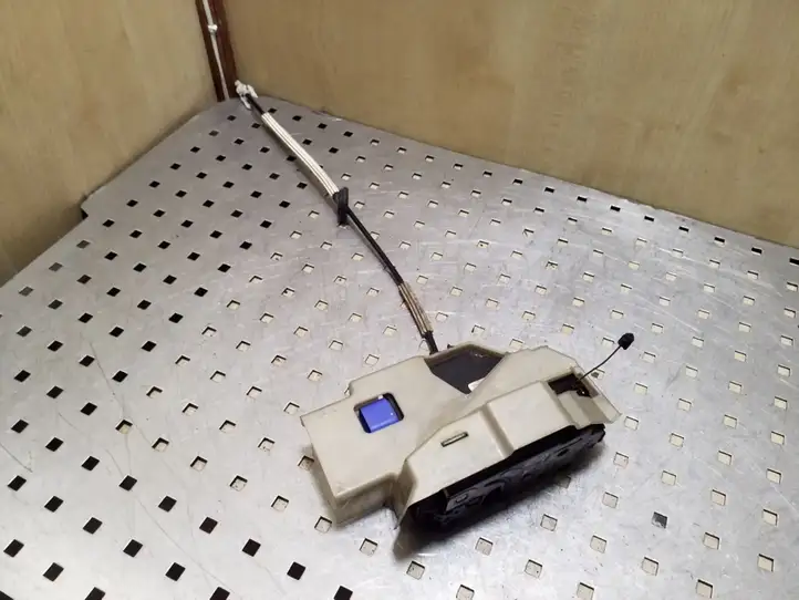 Volkswagen Touareg I (2002 - 2010) 7L0839015 Замок задней двери — фото 3