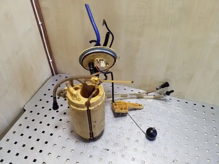 Volkswagen Touareg I (2002 - 2010)  7L6919679C Насос топлива (в топливном баке)