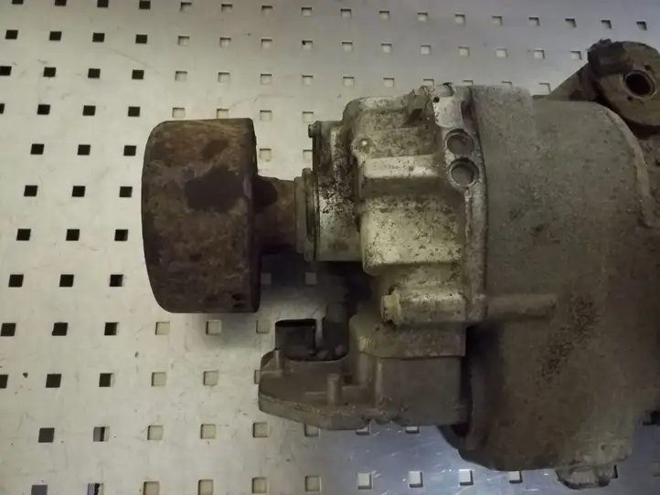 Volvo XC90 (2002 - 2006)  P1216607 Задний редуктор