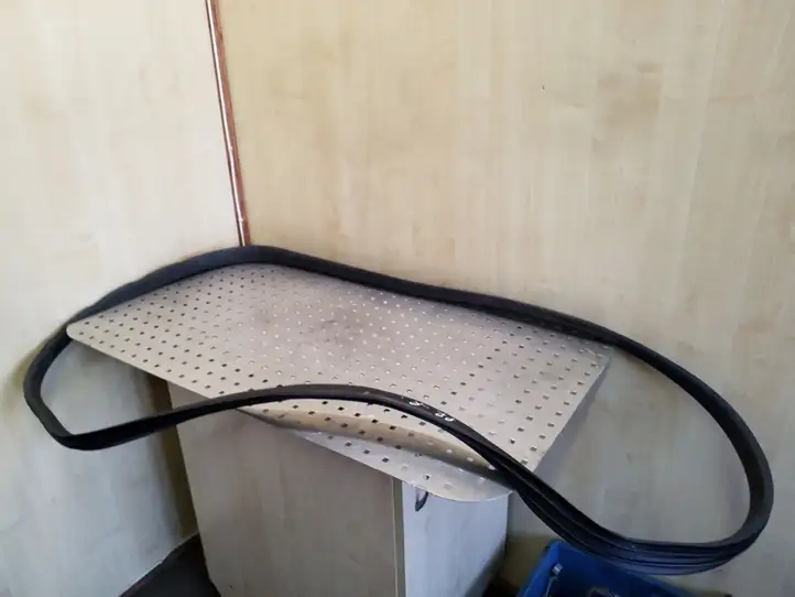 Volvo XC60 (2008 - 2013)   Уплотнительная резина передней двери (на кузове)