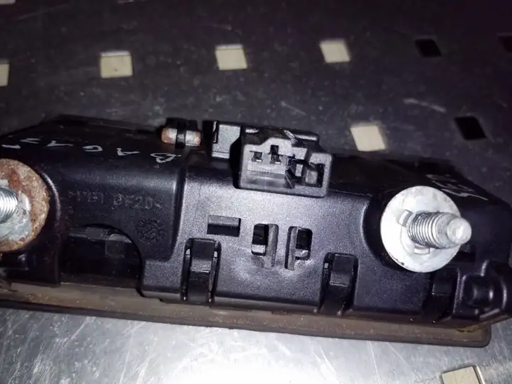 Audi A4 S4 B8 8K (2007 - 2011) 5N0827566B Кнопка закрытия крышки багажника — фото 3