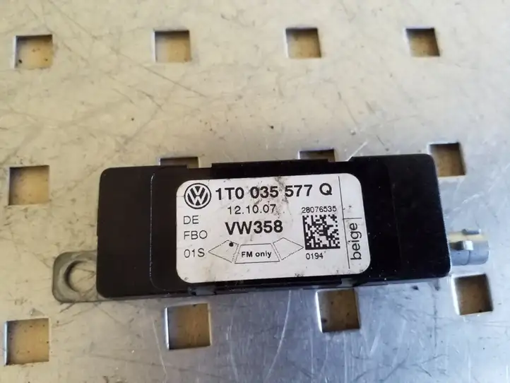 Audi A4 S4 B8 8K (2007 - 2011) 1T0035577Q Усилитель антенны — фото 2