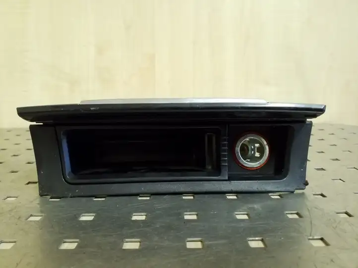 Volkswagen PASSAT B7 (2011 - 2014)  3C0863284K Передняя пепельница