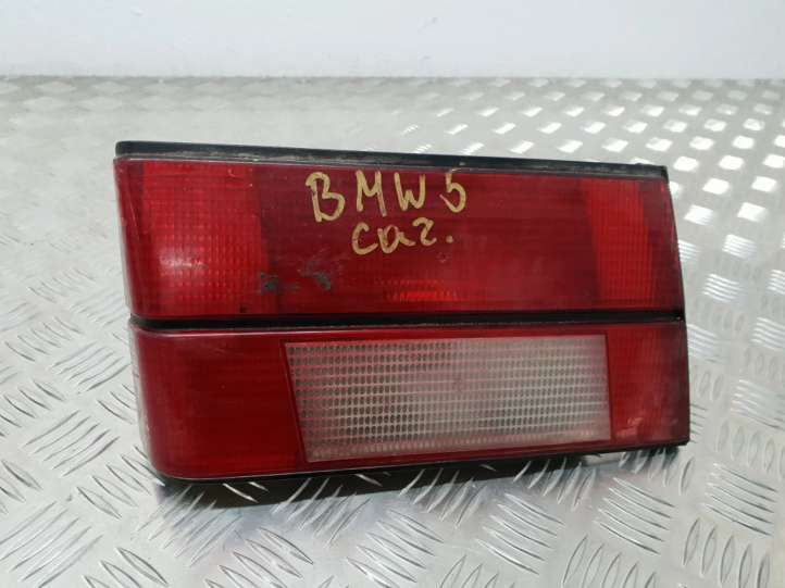 83515610 BMW 5 E39 Galinis žibintas dangtyje