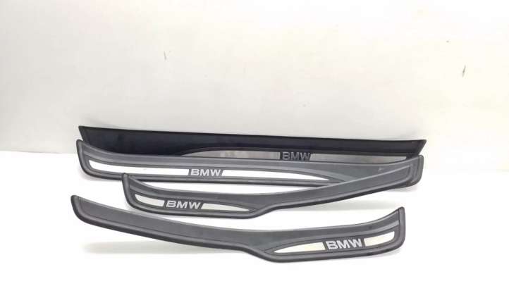 7060286 BMW 3 E90 E91 Kita slenkscių/ statramsčių apdailos detalė