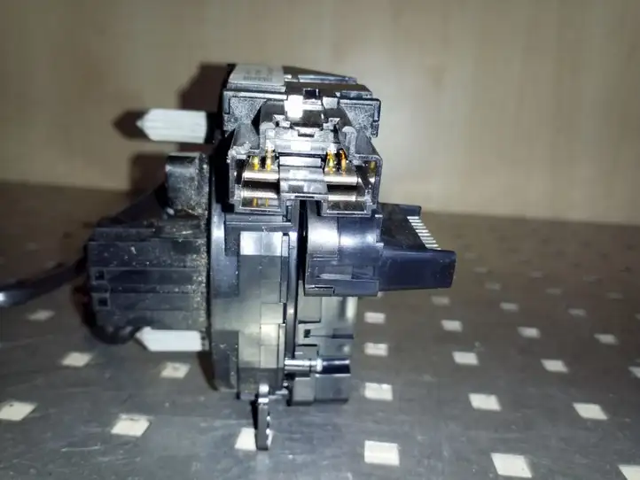 Volvo V70 (2004 - 2007) 30773885 Контактное кольцо SRS — фото 3