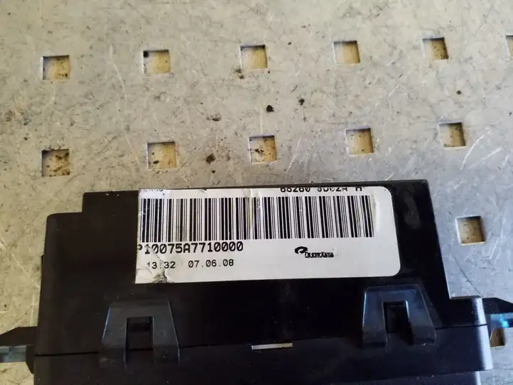 Nissan Qashqai (2006 - 2010) P10075A7710000 Реле предупреждения об ремнях безопасности — фото 3
