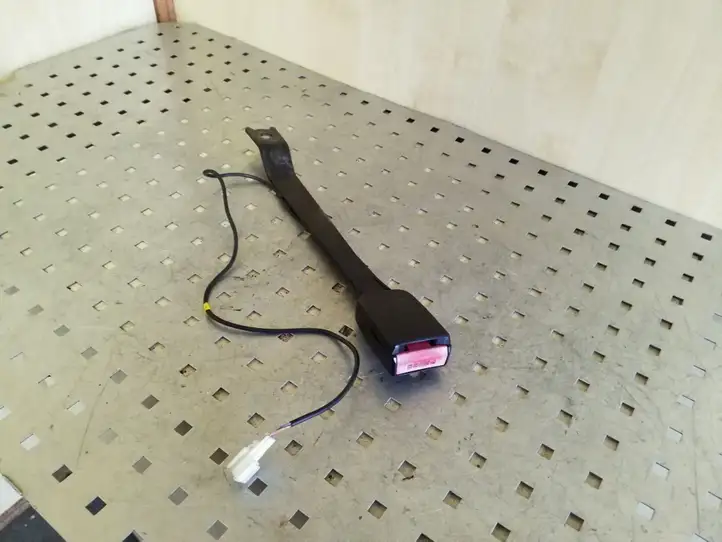 Nissan Qashqai (2006 - 2010)  86842JD00B Замок переднего ремня