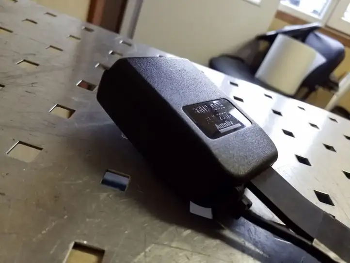 Nissan Qashqai (2006 - 2010)  86842JD00B Замок переднего ремня