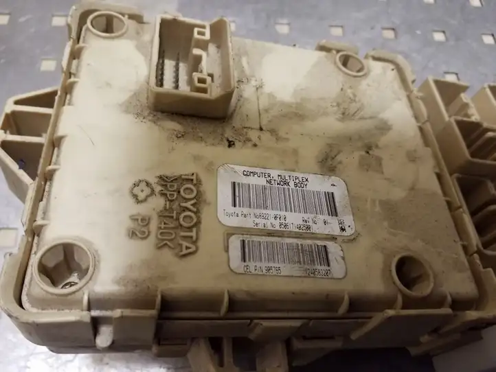 Toyota Corolla Verso E121 (2004 - 2007) 892210F010 Блок предохранителей — фото 4