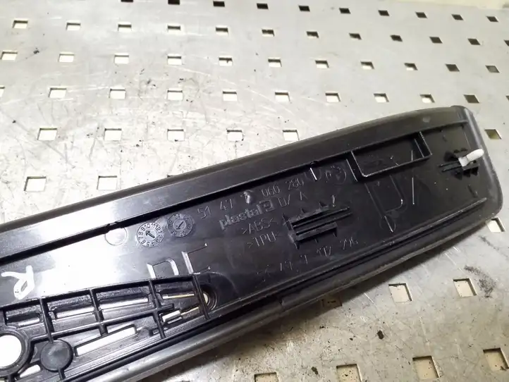 BMW 3 E90 E91 (2005 - 2012) 51477060280 Внутренняя отделка переднего порога — фото 3