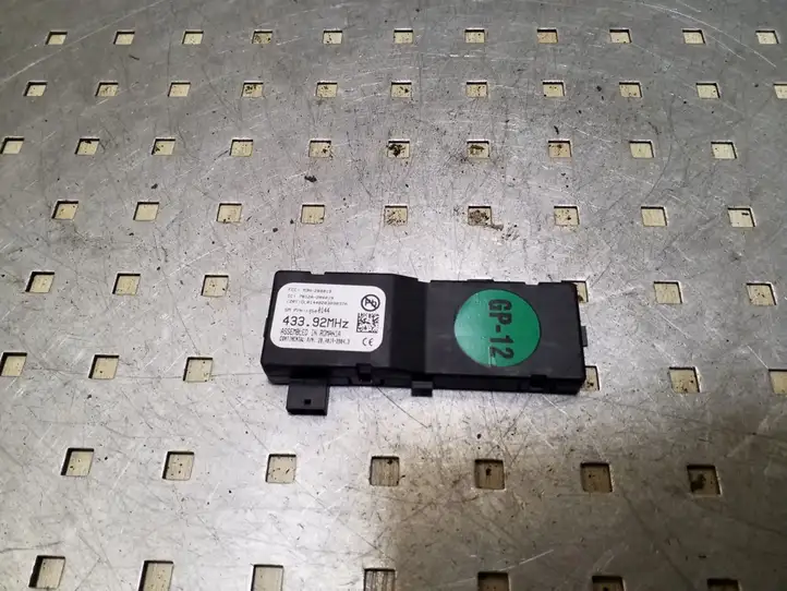 Opel Astra J (2009 - 2012)  13500144 Усилитель антенны