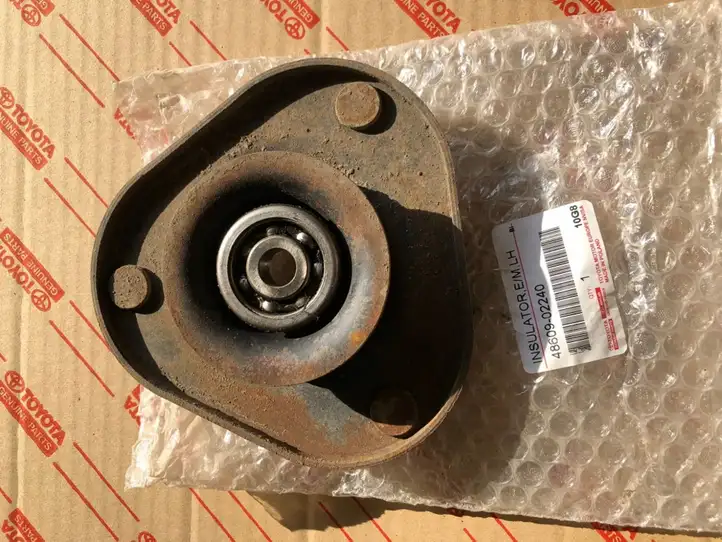 Toyota Auris E180 (2012 - 2018) 4860902240 Опорный подшипник амортизатора — фото 1