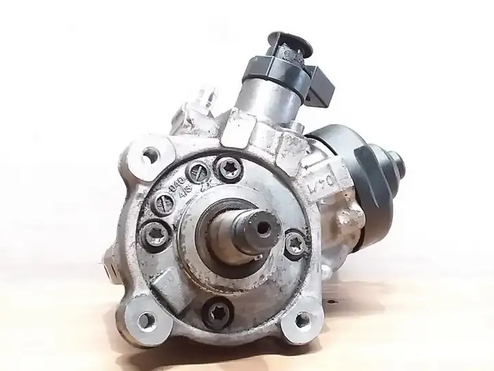 Volkswagen PASSAT B7 (2011 - 2014) 03L130755L Топливный насос — фото 1