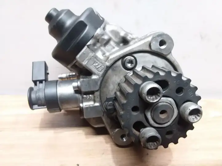 Skoda Octavia Mk2 (1Z) (2004 - 2013) 03L130755AC Топливный насос — фото 2