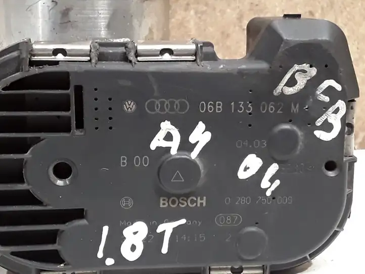 Audi A4 S4 B6 8E 8H (2000 - 2006) 06B133062M Дроссельная заслонка — фото 2