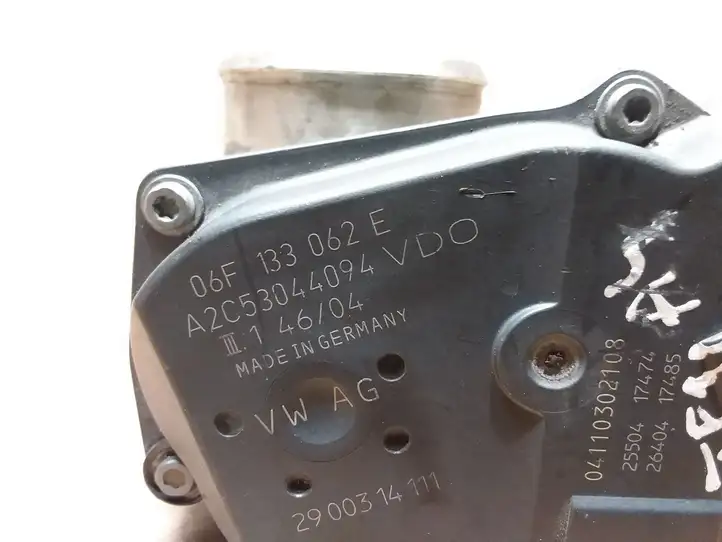 Audi A4 S4 B7 8E 8H (2004 - 2009) 06F133062E Дроссельная заслонка — фото 2