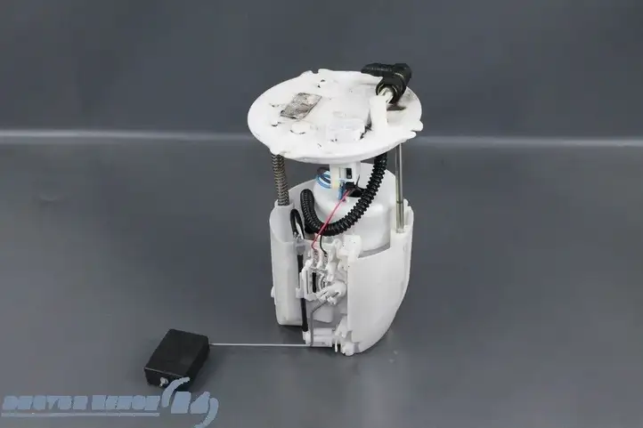 Mazda 5 (2005 - 2010) 1019620391 Топливный насос (в баке) — фото 1